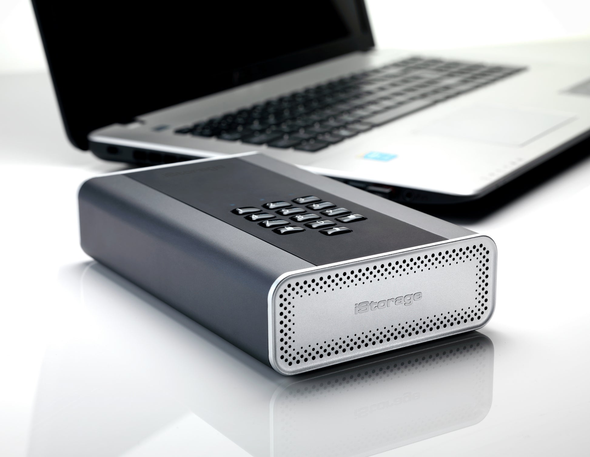 iStorage diskAshur DT2 Externe Harde Schijf | E-QUIPMENT
